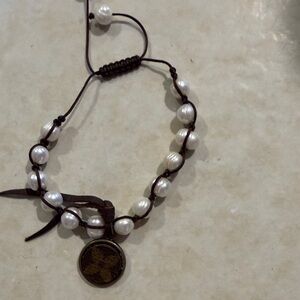 Elegant Pearl and Brown Pendant Bracelet